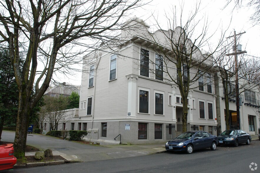 More Photos Of 2066 NW Irving St, Portland Office For Lease