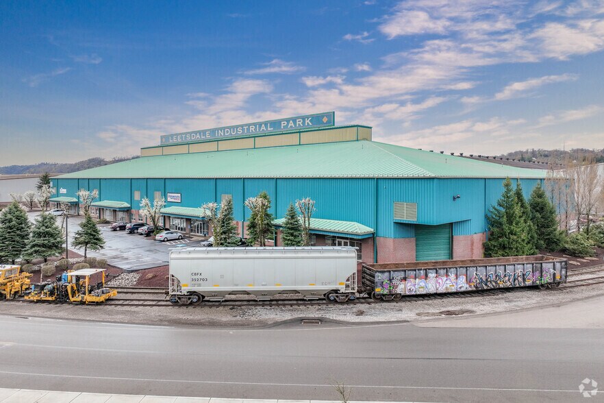 More Photos Of 450 Riverport Dr, Leetsdale Warehouse For Lease