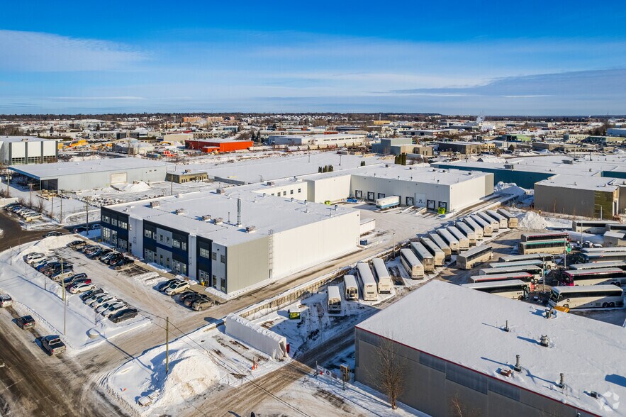 More Photos Of 4177-4233 Rue Marcel Lacasse, Boisbriand Manufacturing For Lease