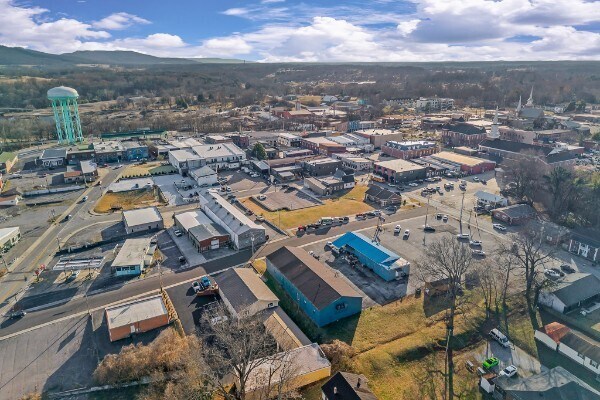 More Photos Of 107 Lyon St, McMinnville Office For Sale