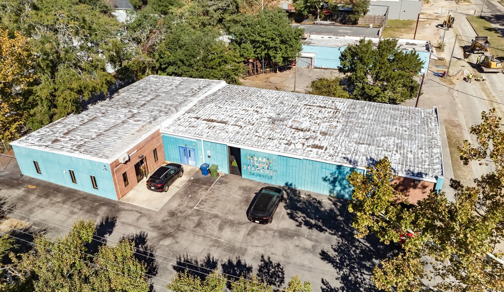 More Photos Of 1316 S 5th Ave, Wilmington Service For Sale