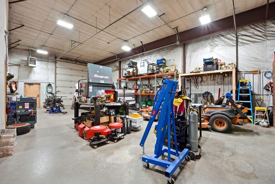 More Photos Of 1925 Aeroplaza Dr, Colorado Springs Warehouse For Lease