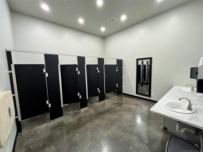 More Photos Of 2710 S Cherokee Dr, Muskogee Religious Facility For Sale