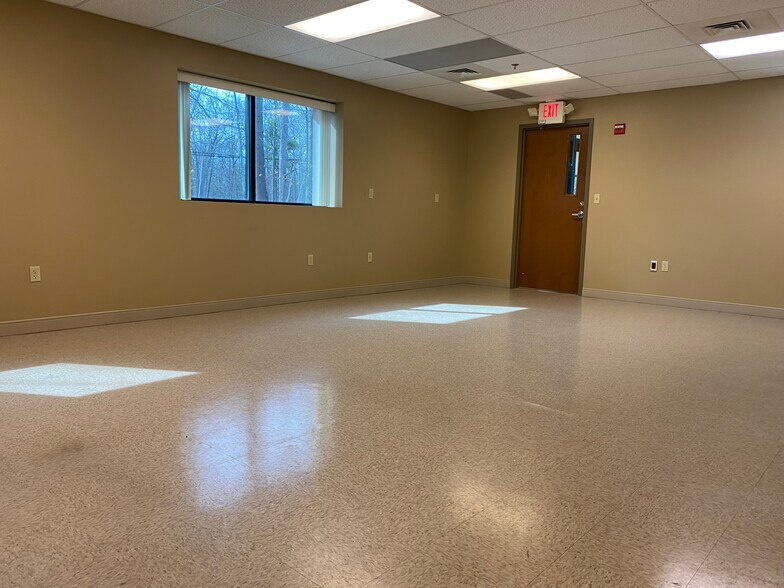 More Photos Of 34 Route 111, Derry Service For Sale