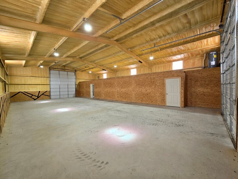 More Photos Of 401 N Central Ave, Troy Flex For Lease