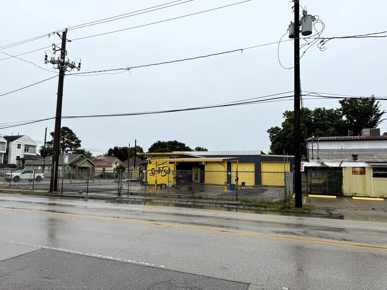 More Photos Of 1005 Hogan St, Houston Storefront Retail Office For Sale