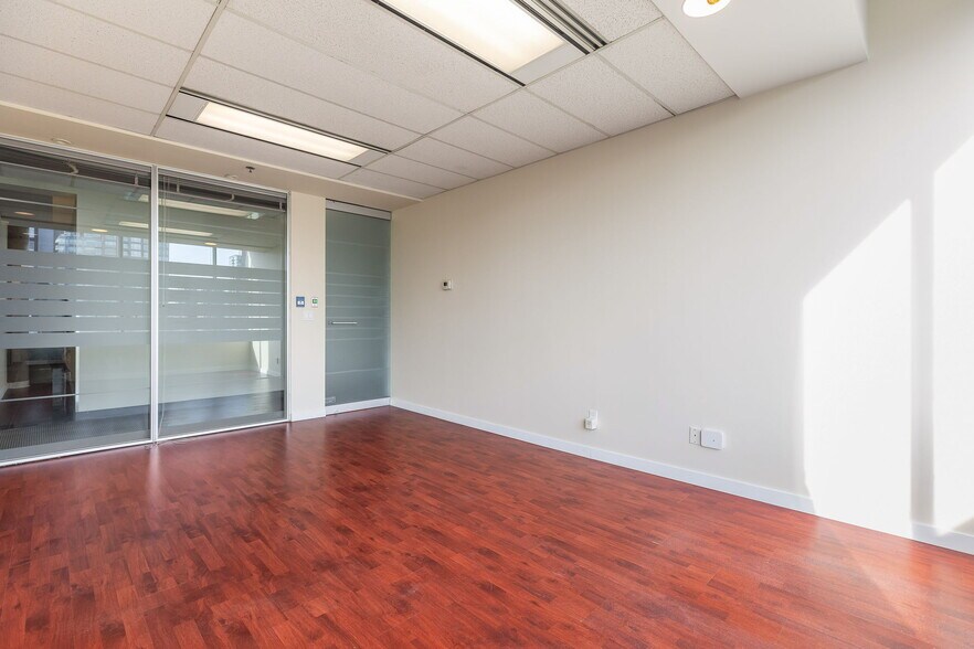 More Photos Of 938 Howe St, Vancouver Office For Sale