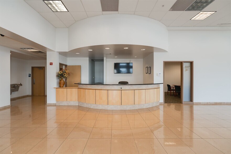 More Photos Of 2841 E Empire St, Bloomington Airplane Hangar For Sale