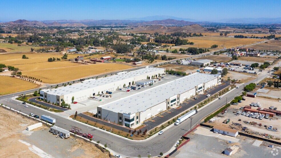 More Photos Of 33360 Zeiders Rd, Menifee Warehouse For Lease