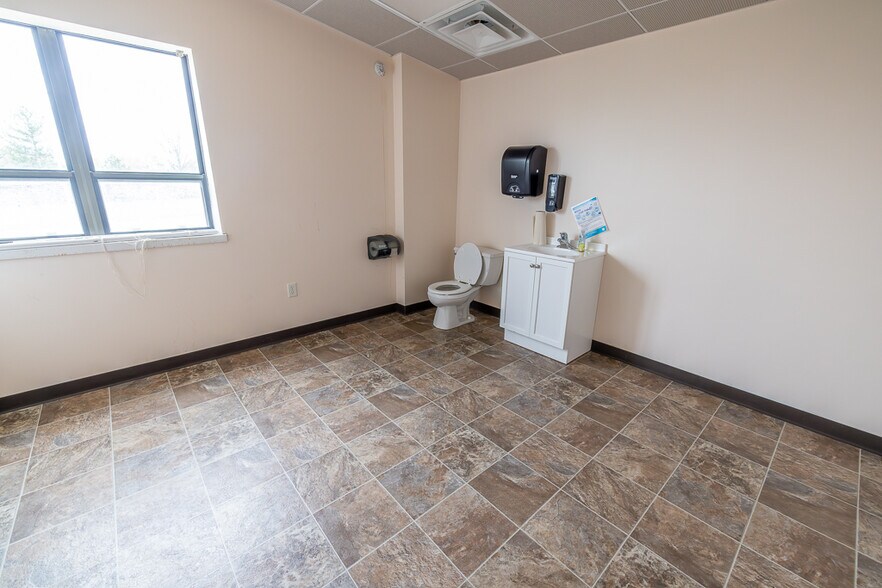 More Photos Of 800 SW 150 Hwy, Lee's Summit Office For Sale