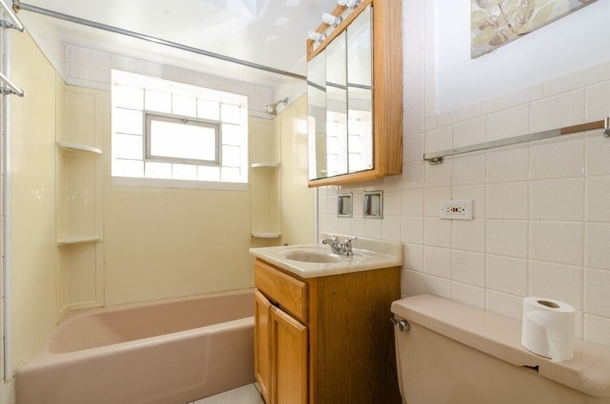 More Photos Of 1450 E 154th Pl, Dolton Apartments For Sale