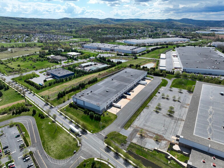 More Photos Of 2918 Schoeneck Rd, Macungie Warehouse For Lease