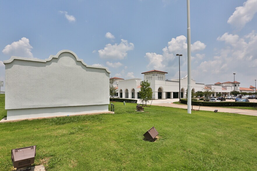 More Photos Of 5800 N Interstate 35, Denton Unknown For Lease