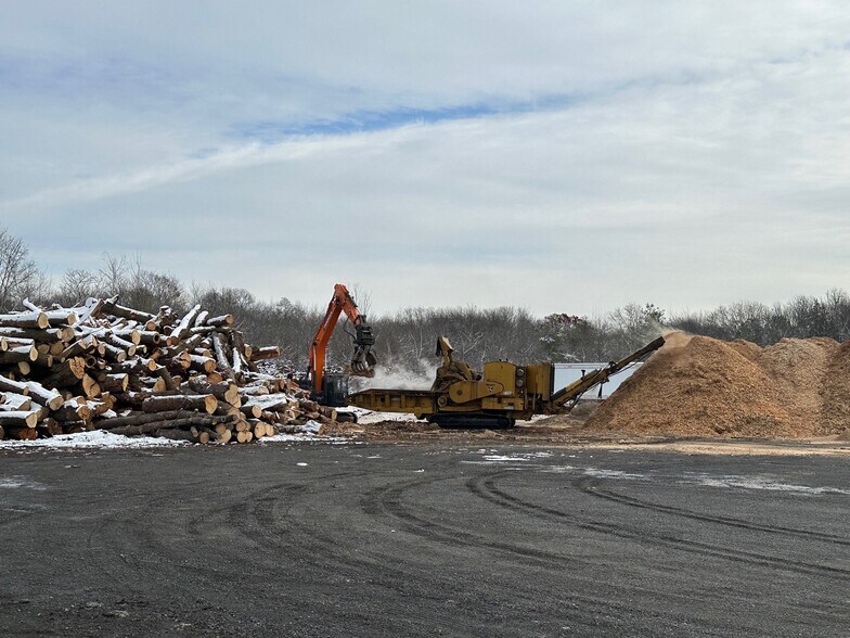 More Photos Of 944 Adams St, Abington Land For Lease