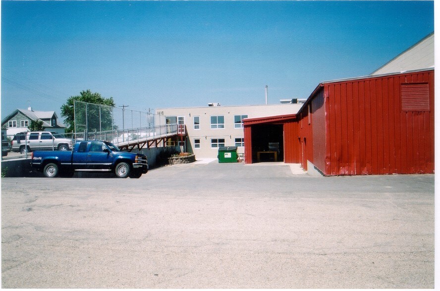 More Photos Of 1415 1st Ave, Mankato Showroom For Sale