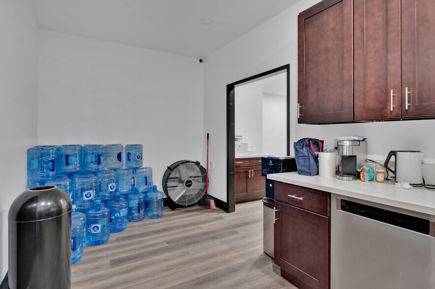 More Photos Of 23231 Vista Grande Dr, Laguna Hills Warehouse For Sale