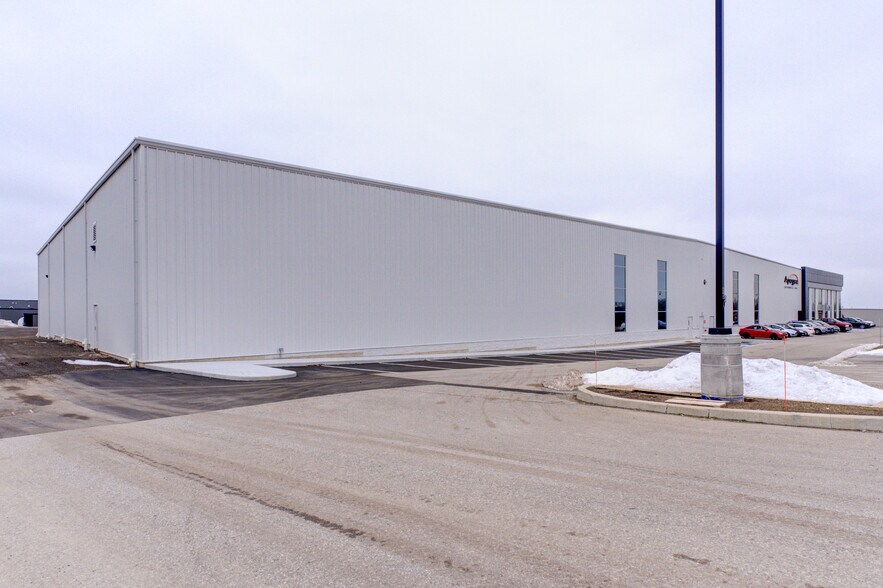 More Photos Of 71 Folsetter Dr, Paris Industrial For Lease