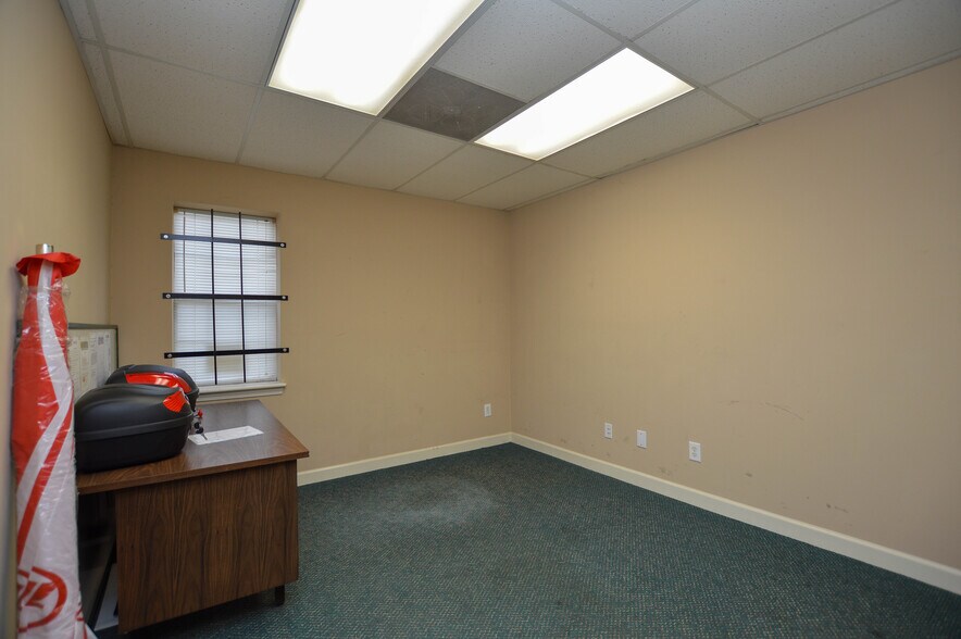 More Photos Of 12056 Stallings Commerce Dr, Matthews Showroom For Sale