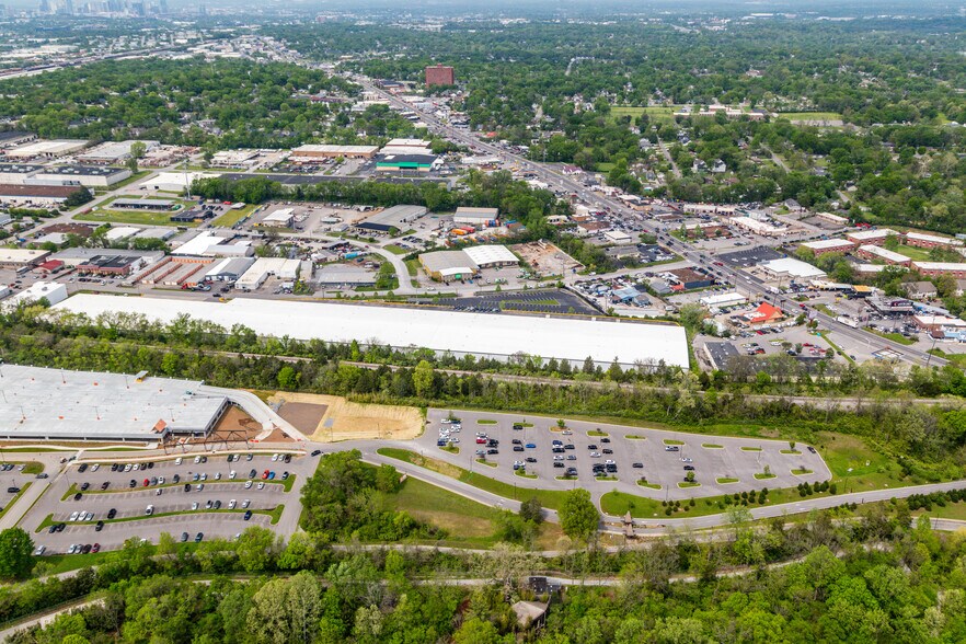 More Photos Of 421 McNally Dr, Nashville Warehouse For Lease