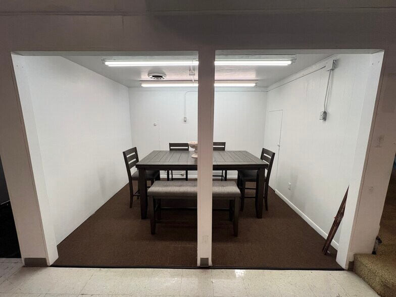 More Photos Of 622 W Texas Ave, Baytown Storefront Retail Office For Lease