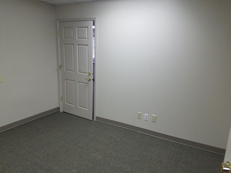 More Photos Of 1807 4th Corso, Nebraska City Office For Lease