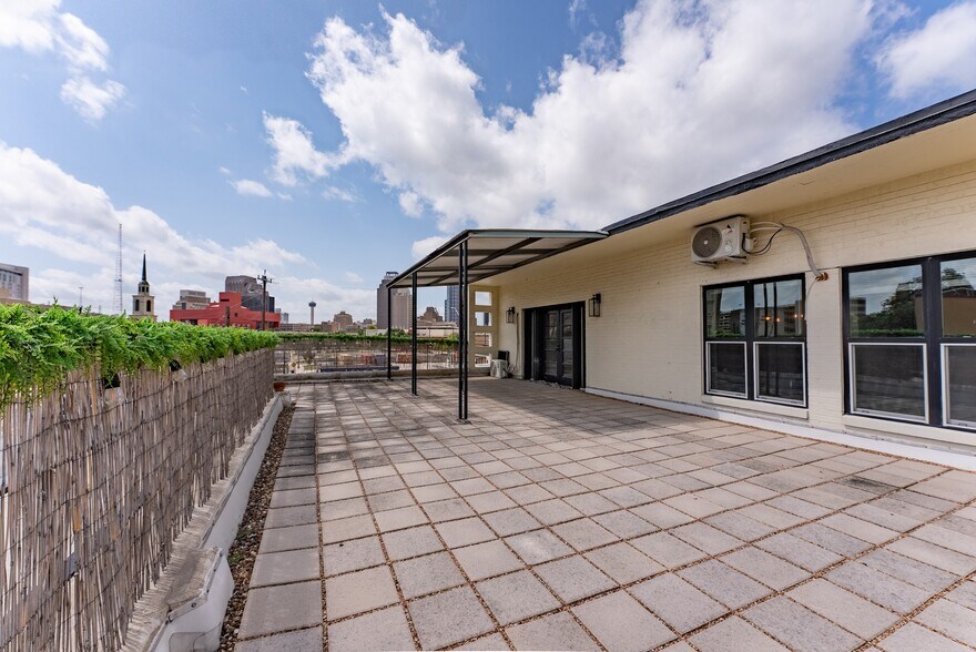 More Photos Of 209-211 San Pedro Ave, San Antonio Apartments For Sale