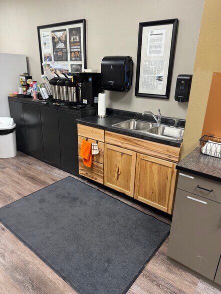 More Photos Of 2200 S Washburn St, Oshkosh Freestanding For Lease