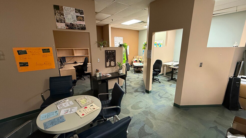More Photos Of 346 Portage Av, Winnipeg Office For Lease