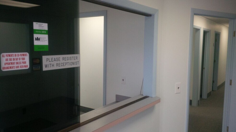 More Photos Of 6810 S Cedar St, Lansing Storefront Retail Office For Lease