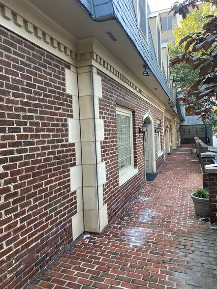 More Photos Of 5247 Wisconsin Ave NW, Washington Office For Lease