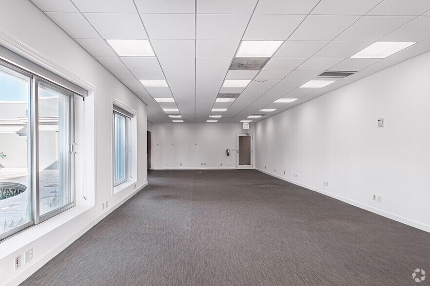 More Photos Of 70 Royal Poinciana Plz, Palm Beach Unknown For Lease