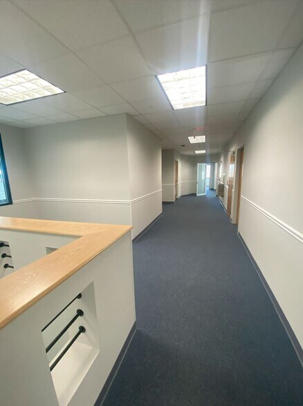 More Photos Of 621 Busse Rd, Bensenville Warehouse For Lease