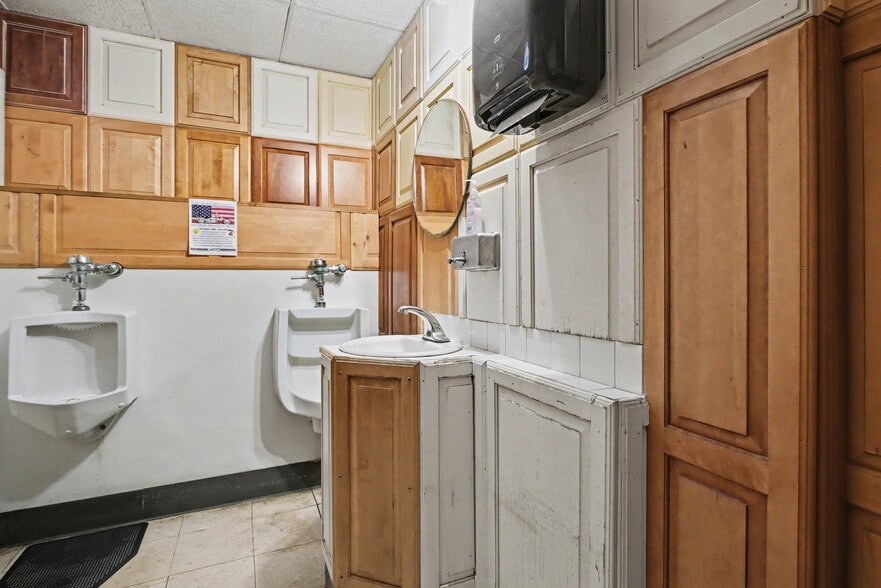 More Photos Of 7540 5th St, New Auburn Bar For Sale