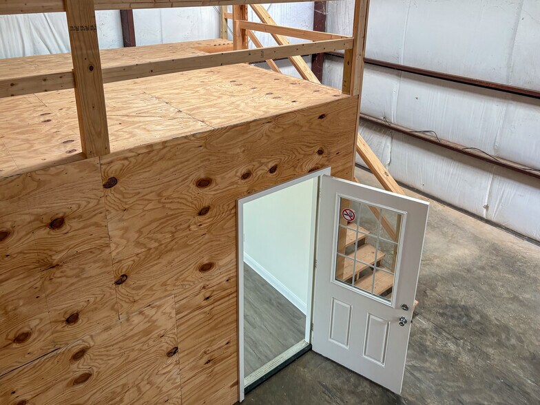 More Photos Of 725 Cardinal Cir, Summerdale Industrial For Lease