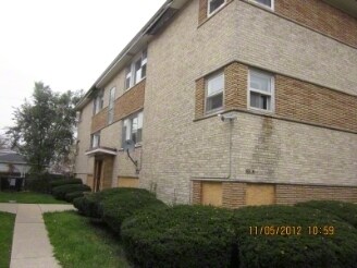 Primary Photo Of 2053 W 135th Pl, Blue Island Apartments For Sale
