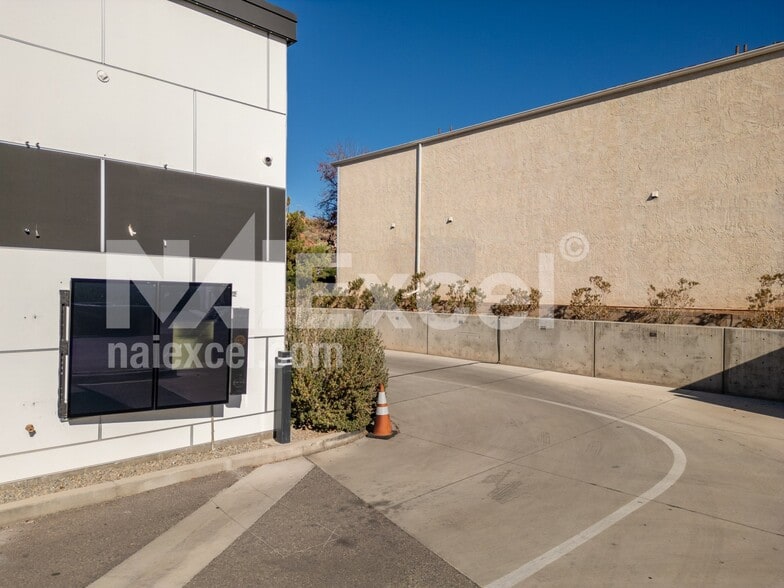 More Photos Of 652 St George blvd, St George Freestanding For Sale