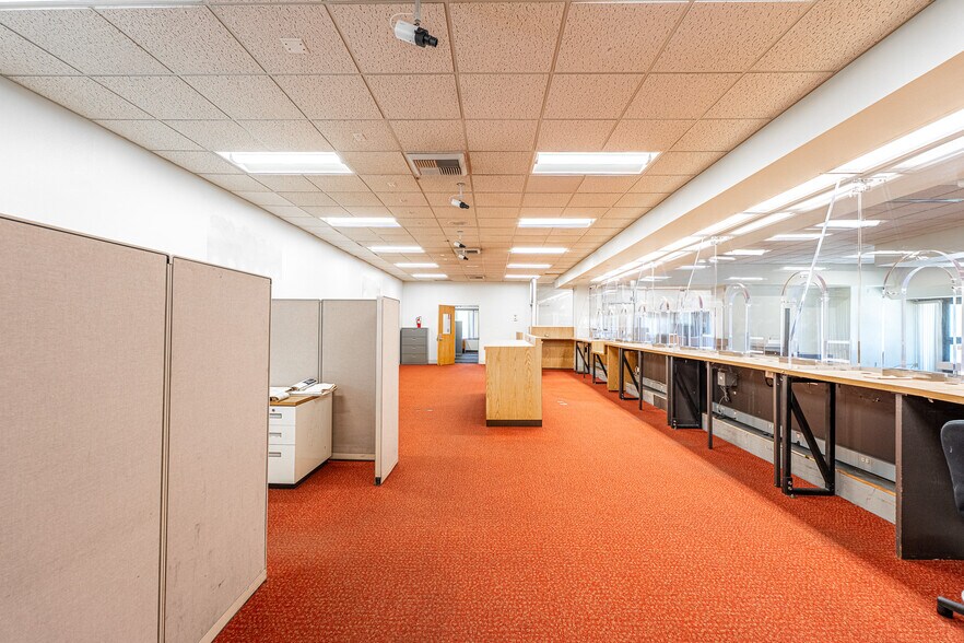 More Photos Of 2495 Lakeshore Dr, Lake Elsinore Bank For Sale