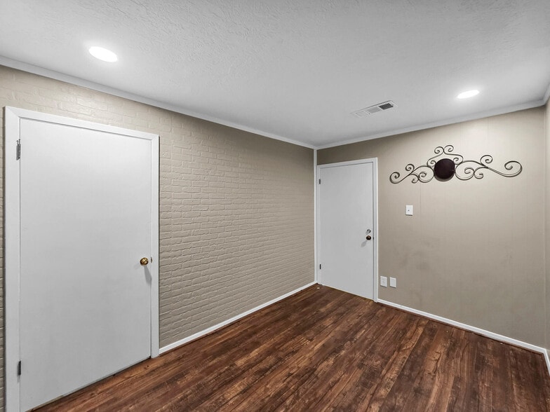 More Photos Of 617 Main St, Liberty Storefront Retail Office For Sale