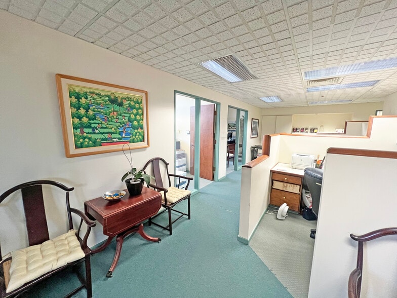 More Photos Of 1525 State St, Santa Barbara Office For Sale