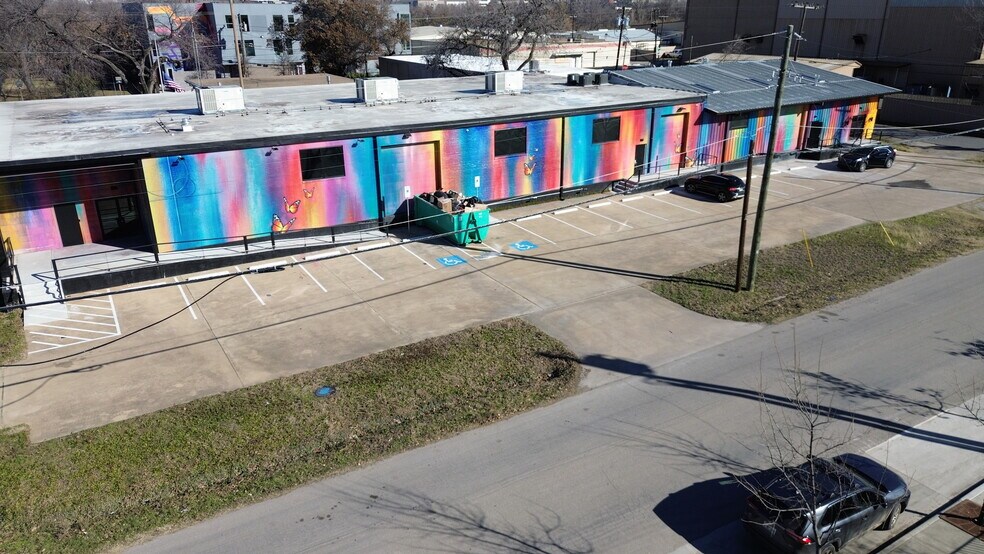 More Photos Of 2200 Evanston Ave, Dallas Showroom For Sale