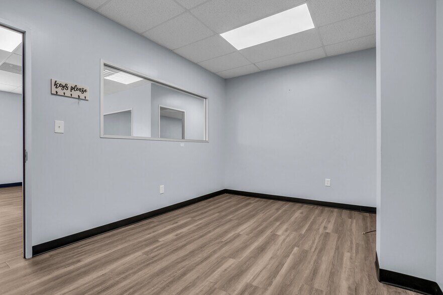 More Photos Of 6456 Cunningham Rd, Houston Industrial For Lease