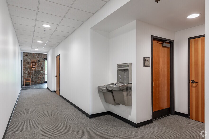 More Photos Of 1580 S Main St, Boerne Medical For Lease