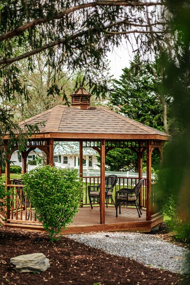 More Photos Of 1329 Commerce Rd, Staunton Hotel For Sale
