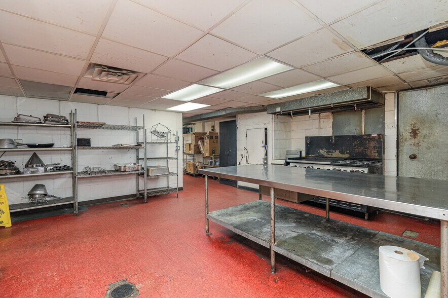 More Photos Of 1220 Rice St, Saint Paul Supermarket For Sale