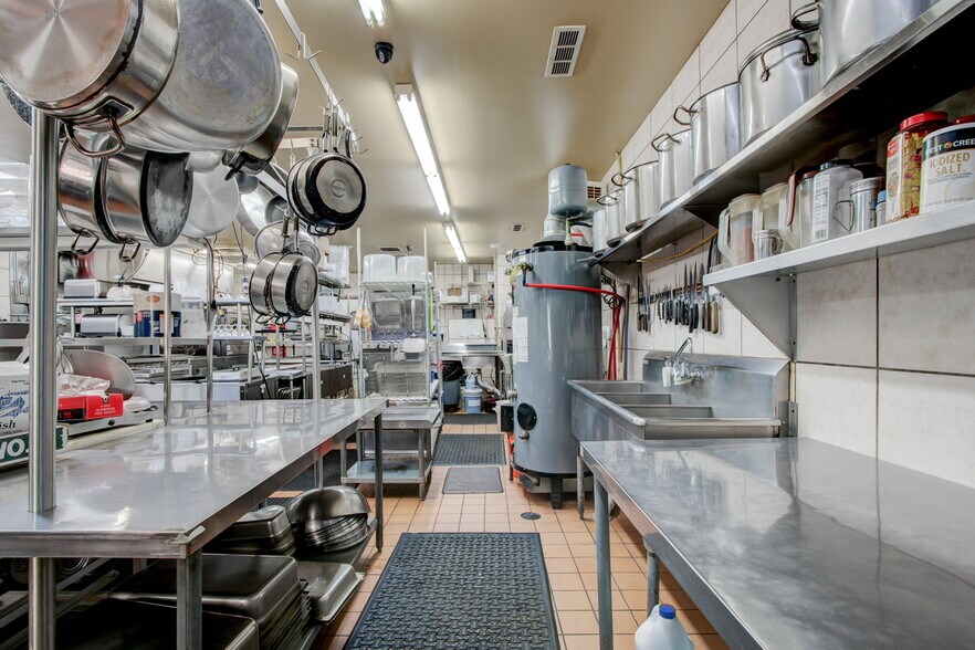 More Photos Of 868 County Line Rd NE, Resaca Convenience Store For Sale