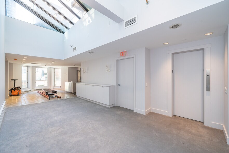 More Photos Of 31 W 54th St, New York Storefront Retail Office For Sale