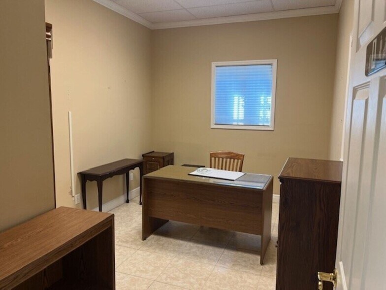 More Photos Of 9035 Americana Rd, Vero Beach Office For Sale