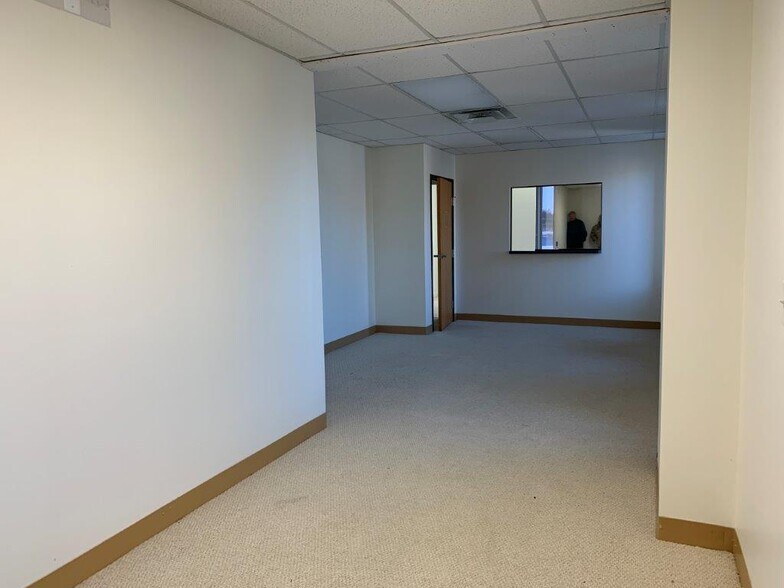 More Photos Of 760 Woodland Dr, Saline Medical For Lease