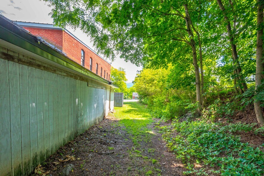More Photos Of 1340 W Main St, Wytheville Loft Creative Space For Sale