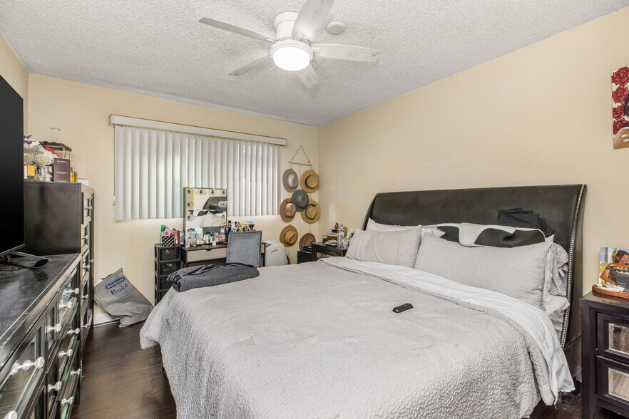 More Photos Of 1021 W 14th St, San Pedro Apartments For Sale